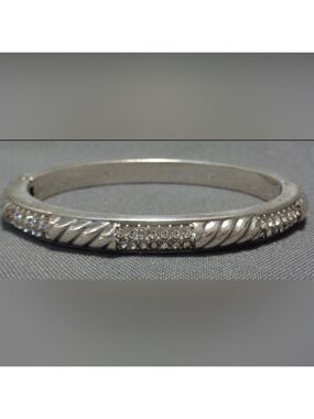 Vintage Brighton Silver Tone Rope and Crystal Hinged Oval Bangle Bracelet 1659